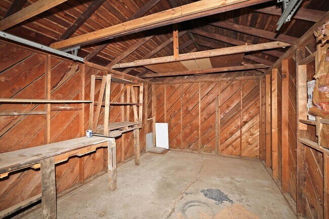 Building Photo - Cute home in Gables for rent~ 2 bed/1 bath