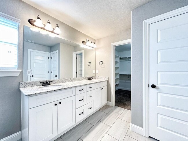 Building Photo - 710 Captain Hopkins St