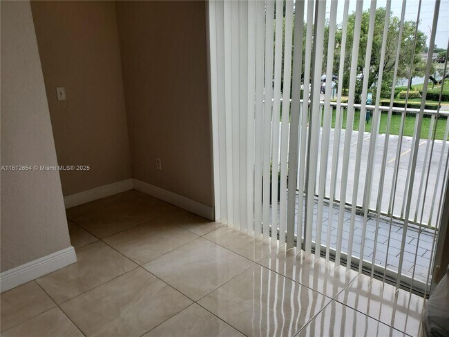 Building Photo - 900 SW 104th Ct