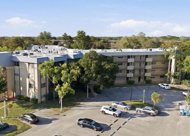 Building Photo - 6101 N Falls Cir Dr