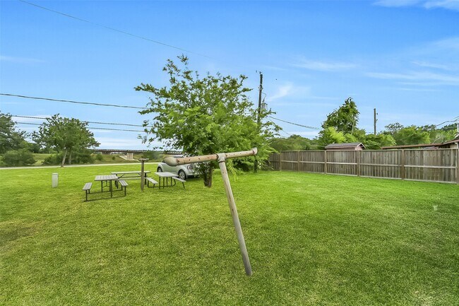 Building Photo - 10987 Fairland Dr