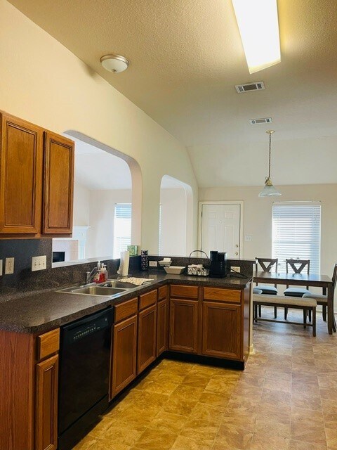 Building Photo - 21470 Olympic Forest Dr