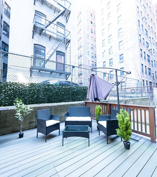 Building Photo - 5 W 101st St