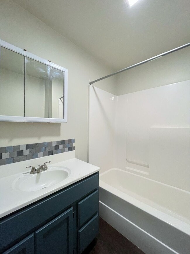 Building Photo - Spacious 3-Bedroom, 1.5 Bathroom Home