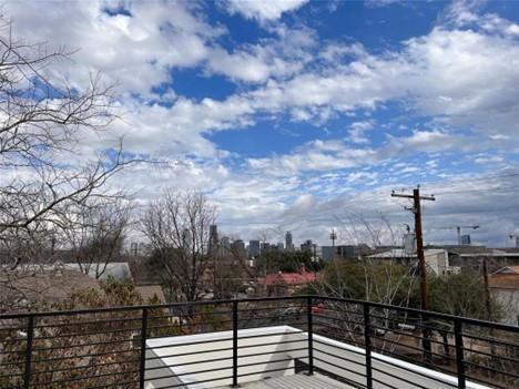 Building Photo - 1704 Kinney Ave