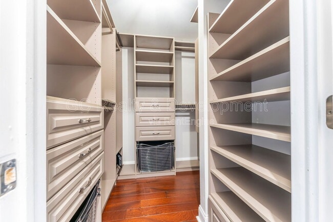 Building Photo - 1490 Brookside Dr