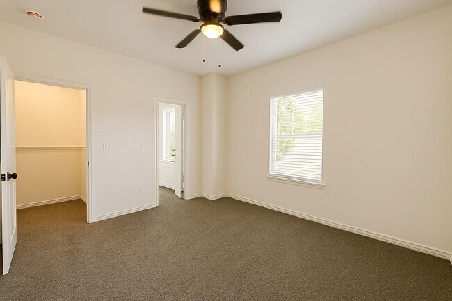 Building Photo - 16770 Meadowcroft St