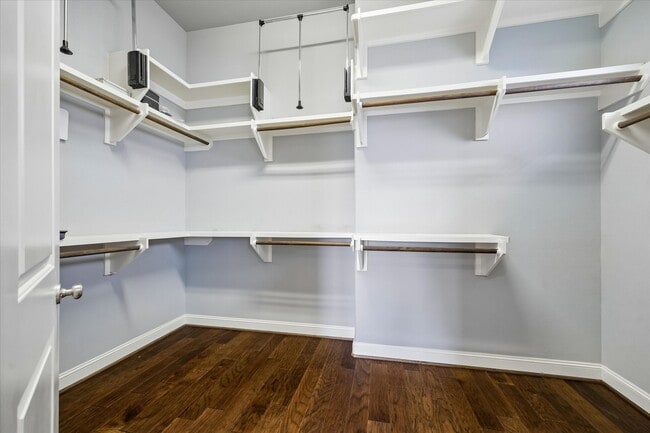 Building Photo - 1242 W 23rd St