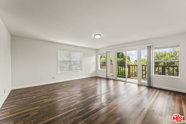 Building Photo - 11621 Sunshine Terrace