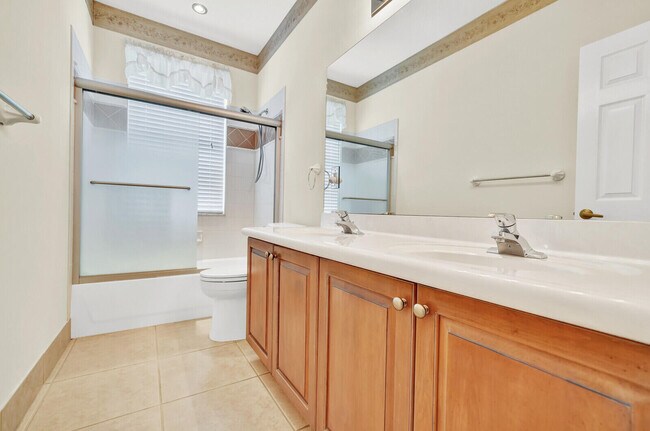 Building Photo - 6404 C Durham Dr