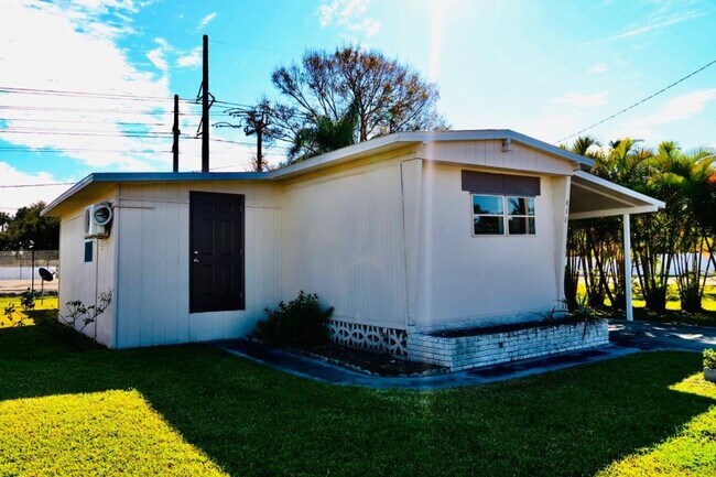 Building Photo - 410 Suwanee Dr