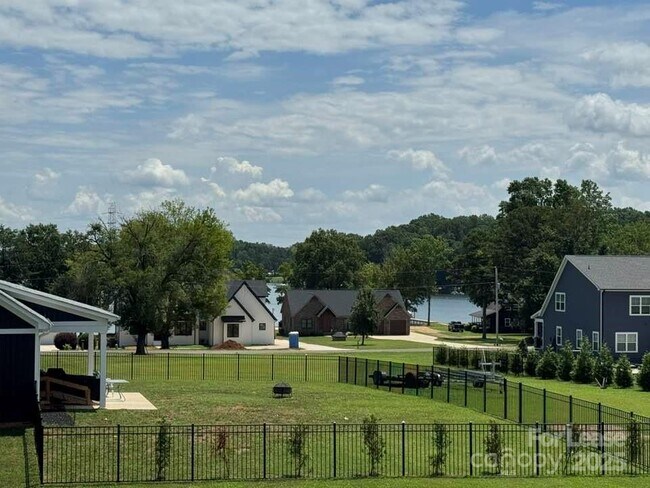 Building Photo - 8070 Blackwood Rd