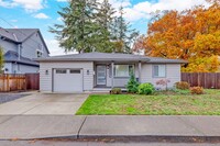 Building Photo - 3-Bedroom Home in Woodstock Neighborhood