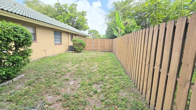 Building Photo - 1530 NW 93rd Terrace