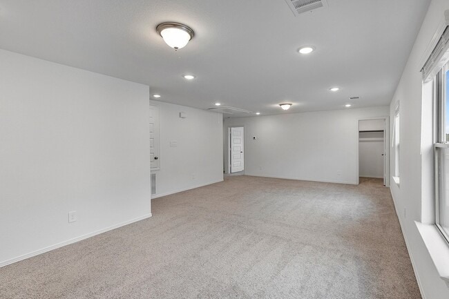 Building Photo - 9658 Caney Trails Rd