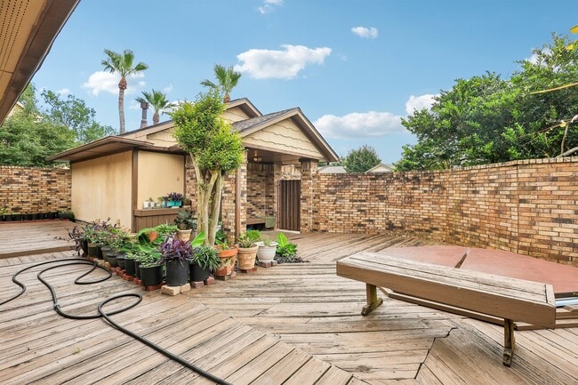 Building Photo - 1723 Sullins Way