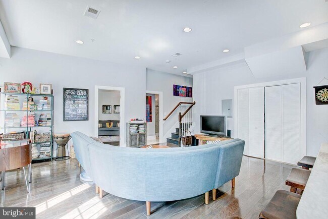 Building Photo - 1220 19th St NE