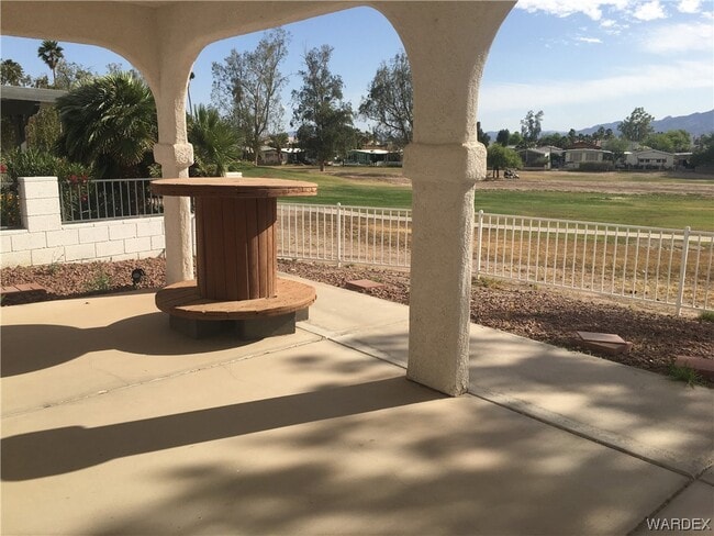 Building Photo - 2523 Country Club Dr