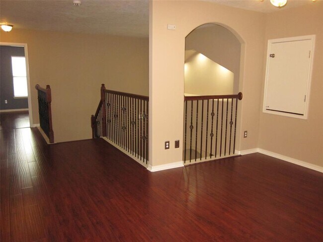 Building Photo - 8406 Oak Villa Ct