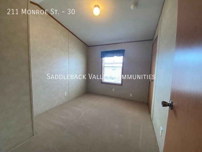 Building Photo - 211 Monroe St