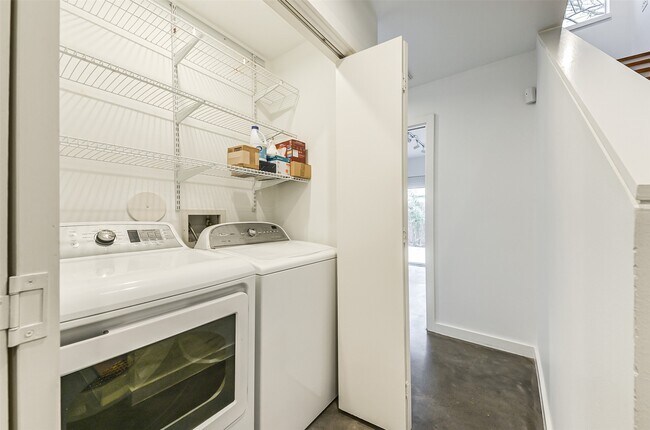 Building Photo - 5214 Blossom St
