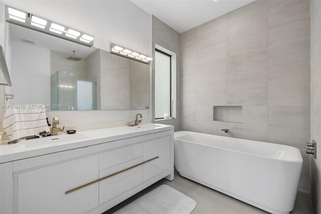 Building Photo - 442 SW 15th Rd