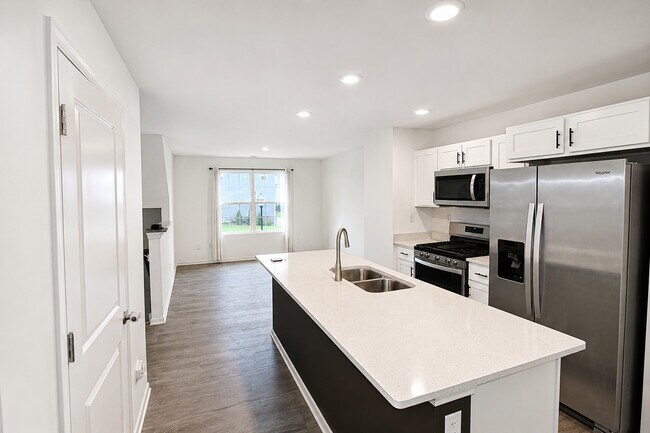 Building Photo - 2241 Sassafras Wy