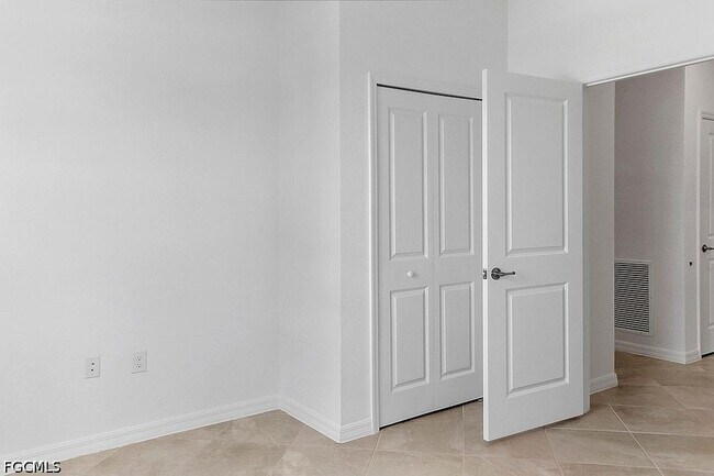 Building Photo - 14882 Portico Blvd