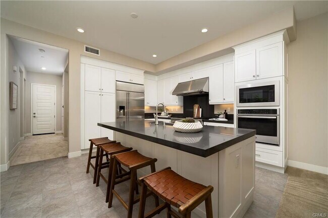 Building Photo - 109 Pitch