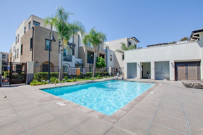 Building Photo - 2460 Solara Ln