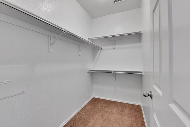 Building Photo - $1,800 - 1 Bed, 1.5 Bath Condo in Denver with In Unit Laundry in Great Location!