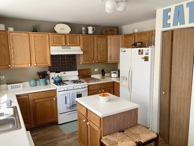 Building Photo - 779 Wildflower Cir