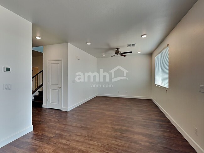 Building Photo - 17141 W Lawrence Ln