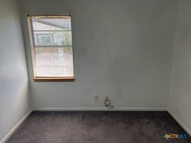 Building Photo - 303 Ridge St