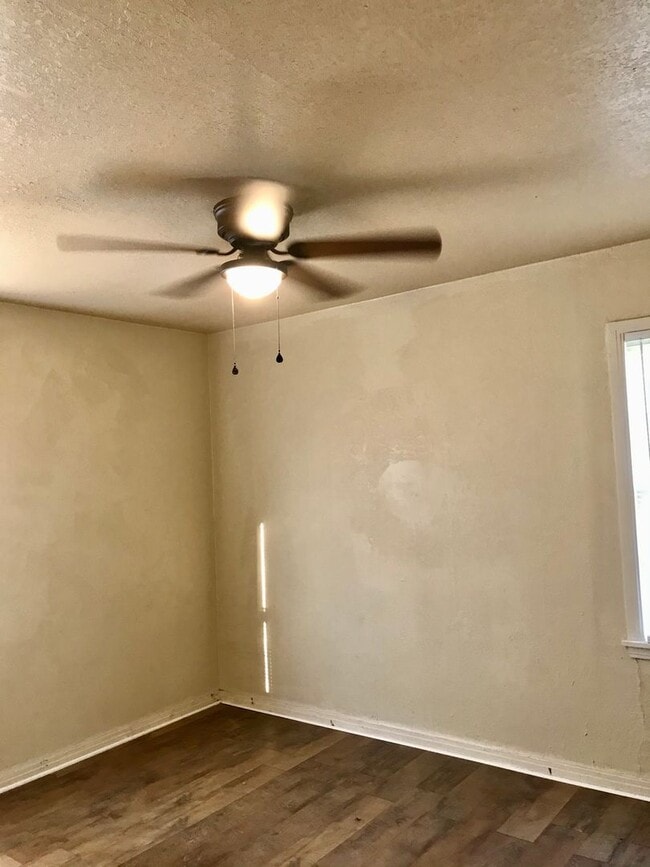 Building Photo - Cute 2 bed, 1 bath, 1 car garage in North Amarillo!