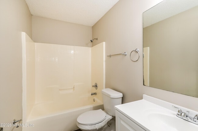 Building Photo - 611 Gum St