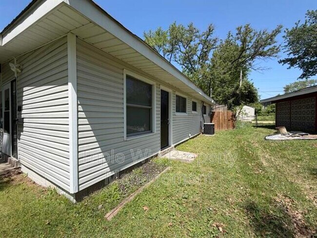 Building Photo - 765 Bobbins Ln