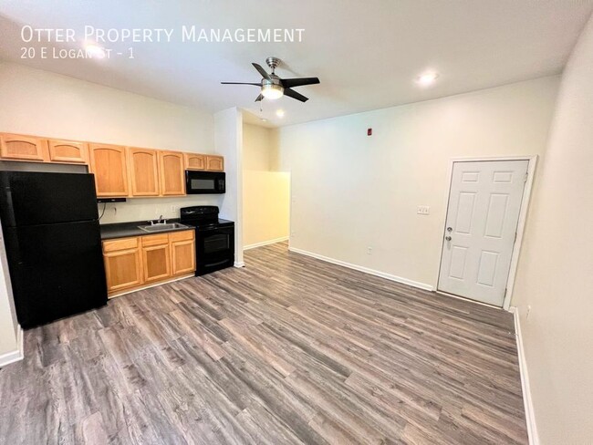 Building Photo - Large 2BR/1BA Apartment with Dedicated Par...