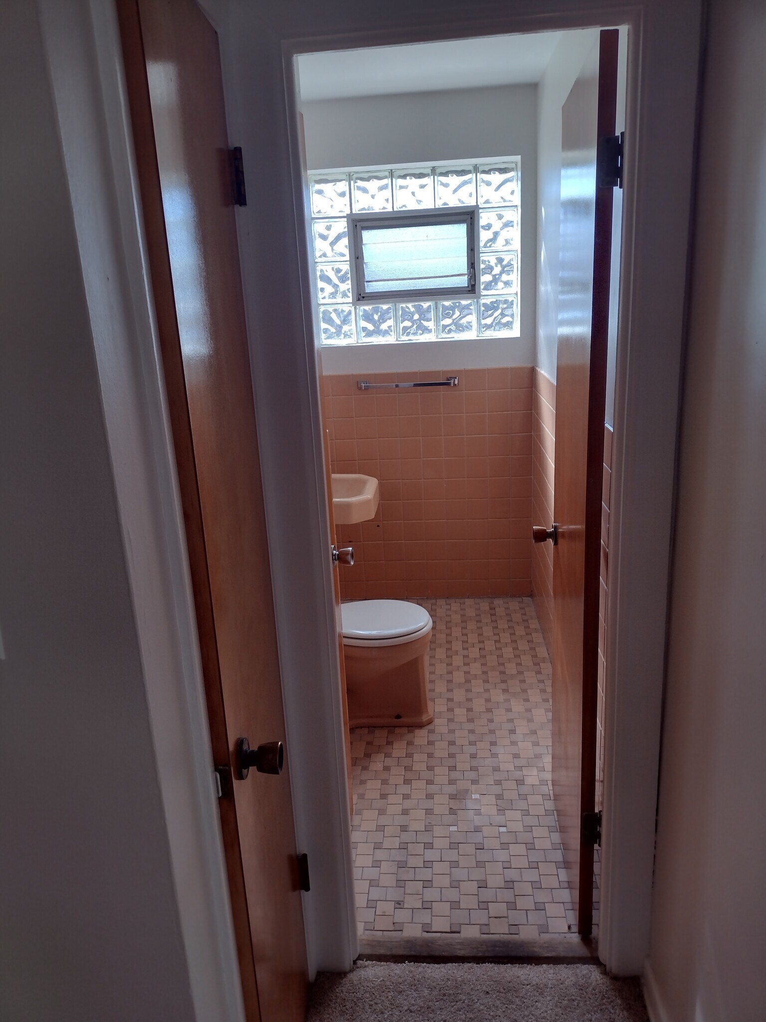 Half bath - 5617 N Christiana Ave