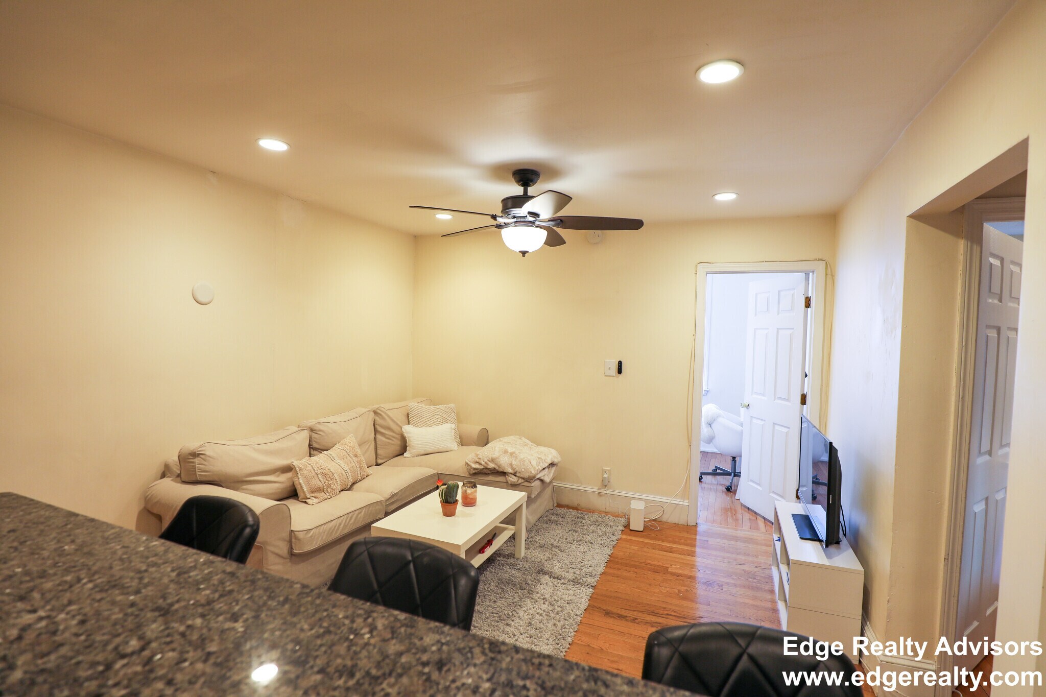 Building Photo - 120 Pleasant St