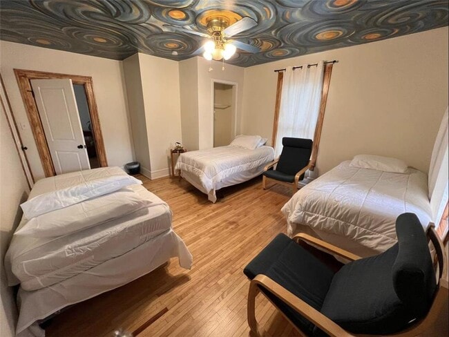 Building Photo - 1211 5th St NE