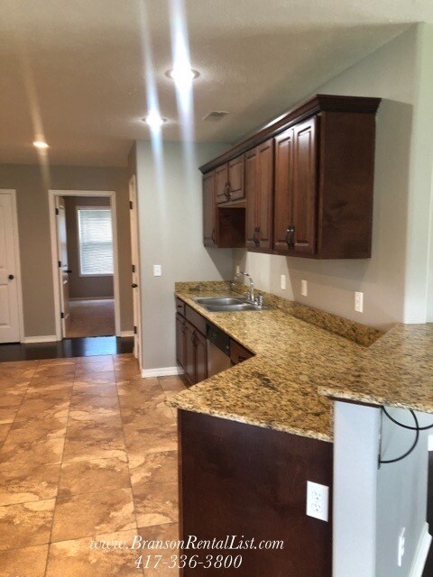 Building Photo - Over 2,000 sqft on one level