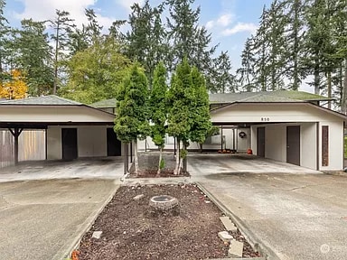 Building Photo - 850 SW Harrier Cir