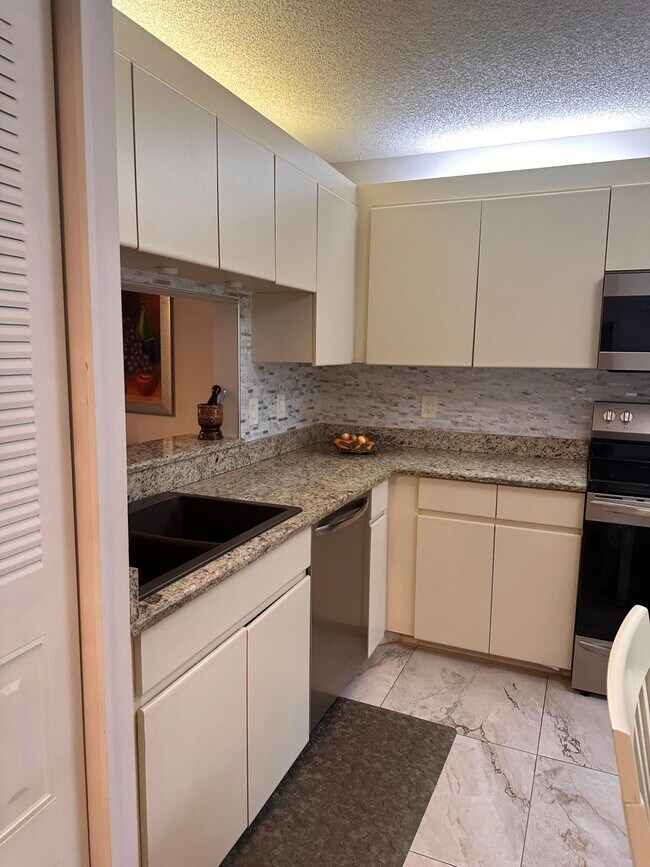 Building Photo - 6698 10th Ave N