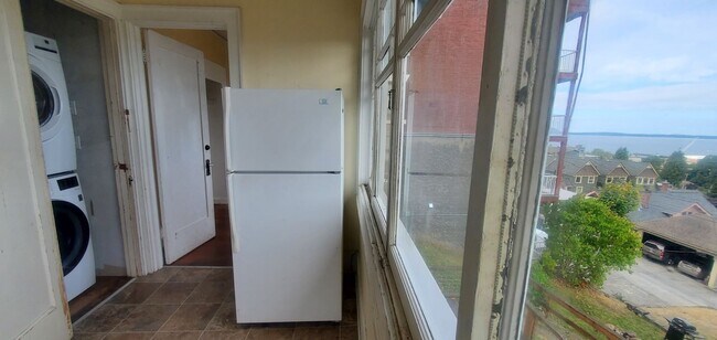 Building Photo - 1015 High St