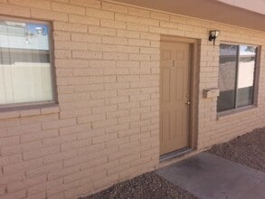 Building Photo - 2BR/1BA Garden Apartment $1200 Osborn/66th...