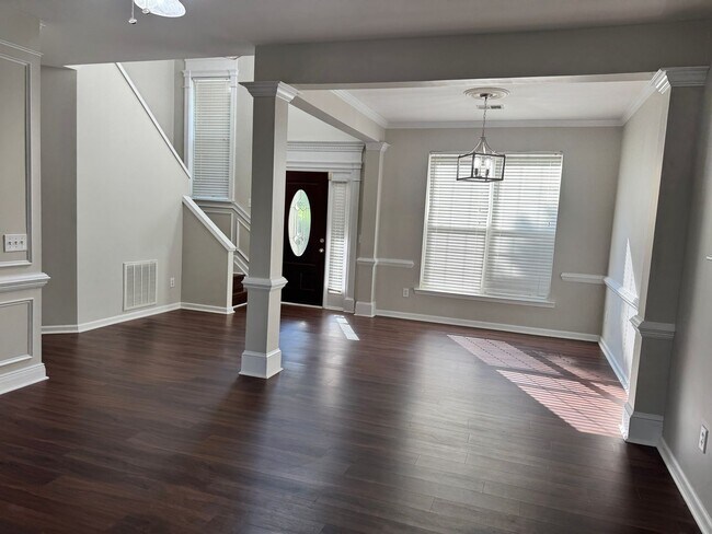 Building Photo - Beautiful, Spacious 3 bedroom home with bonus and fenced yard.