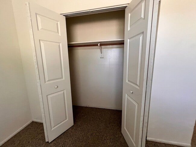 Building Photo - KNOX I