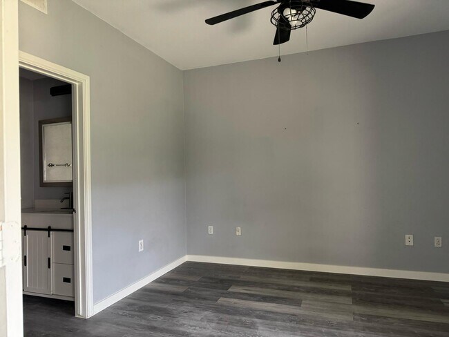 Building Photo - 2320 Gracy Farms Ln