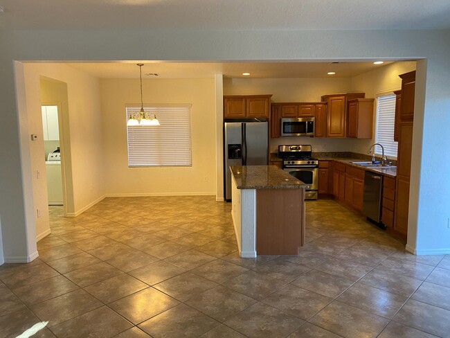 Building Photo - Aliante. Large Floor Plan, Kitchen has Gra...